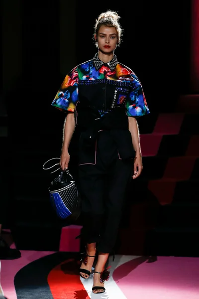 Look 25